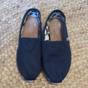 Toms navy blue shoes